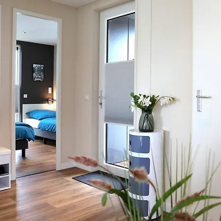 Botel Coastal Comfort With Terrace Ribnitz-Damgarten