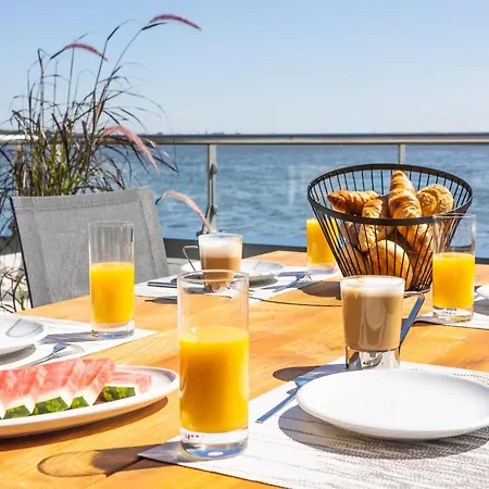 Coastal Comfort With Terrace *