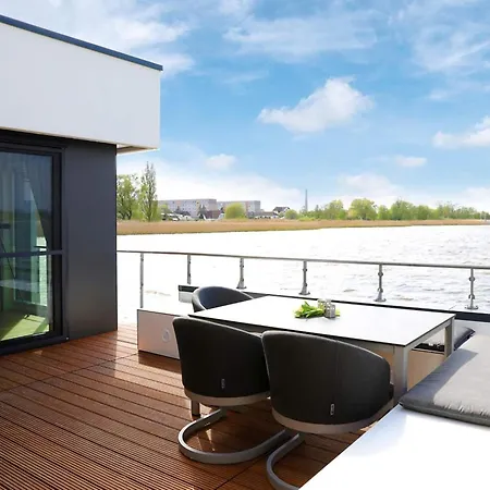 Coastal Comfort With Terrace Botel