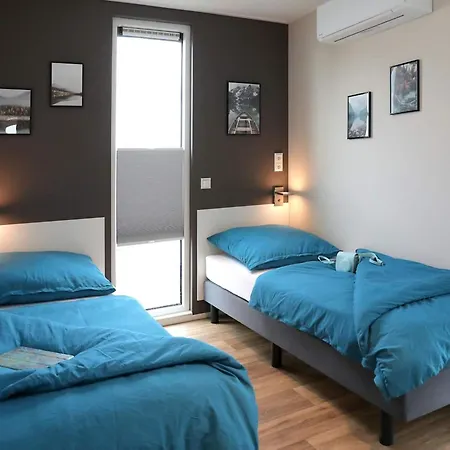 Coastal Comfort With Terrace Botel *