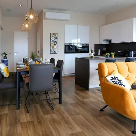 Botel Coastal Comfort With Terrace *