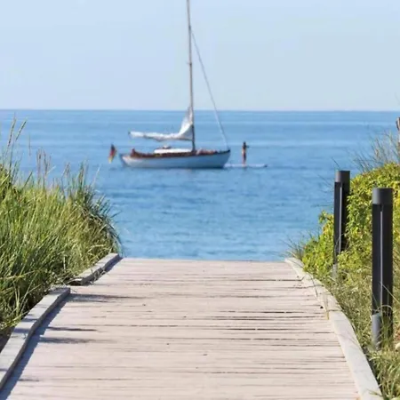 Coastal Comfort With Terrace Botel Ribnitz-Damgarten